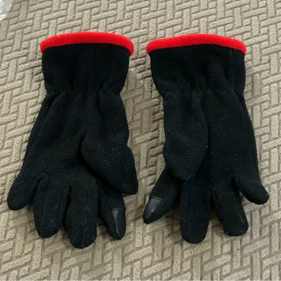 Nike Youth Unisex Fleece Gloves - Black and Red one size fits all - Picture 2 of 3